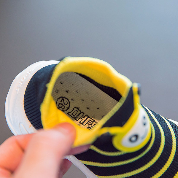 Novi model dječjih tenisica za djevojčice bez kopčanja sa 3D aplikacijom