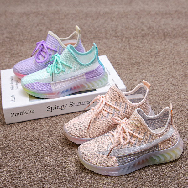 Novi model dječjih tenisica s tekstilnim vezicama