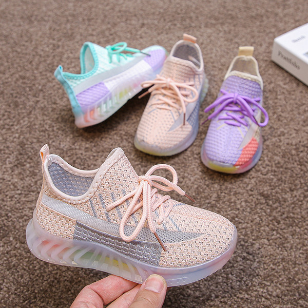 Novi model dječjih tenisica s tekstilnim vezicama