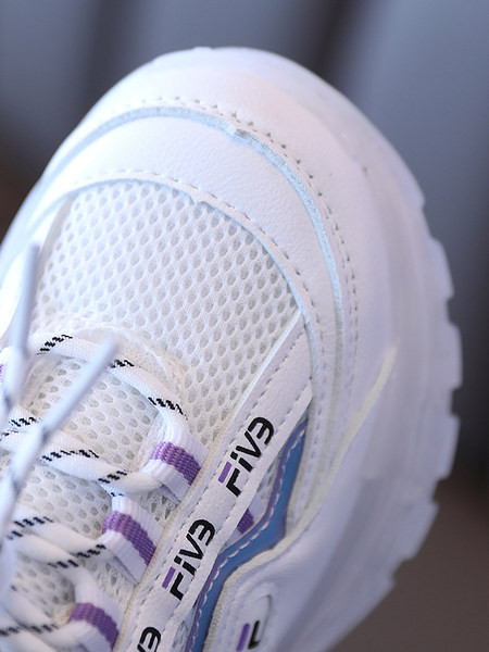 Moderne dječje tenisice s vezicama od eko kože s 3D elementima