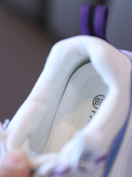 Moderne dječje tenisice s vezicama od eko kože s 3D elementima