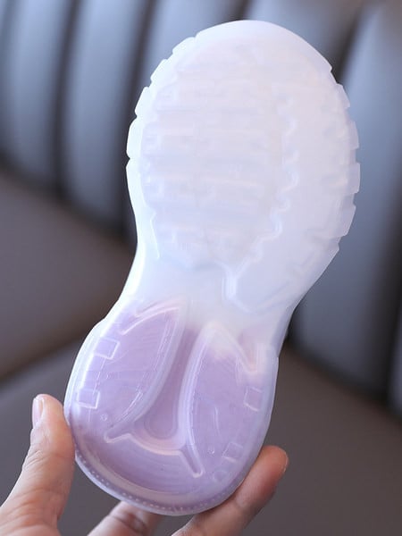 Moderne dječje tenisice s vezicama od eko kože s 3D elementima