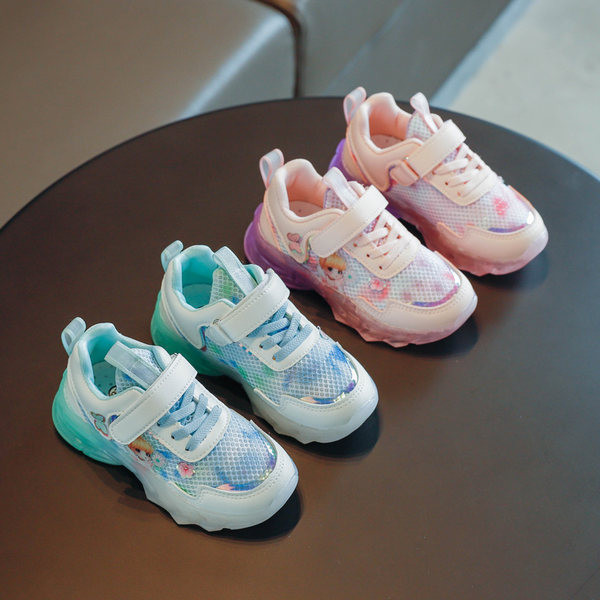 Novi model patika za djevojčice s aplikacijom u boji