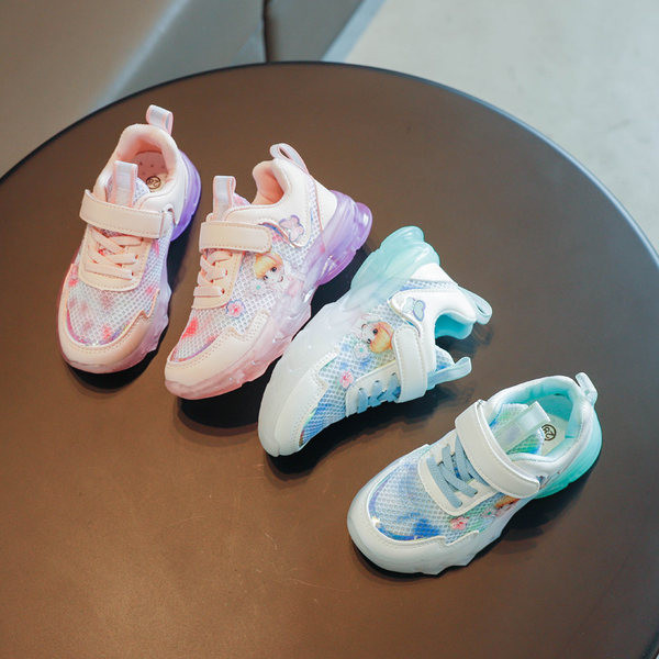 Novi model patika za djevojčice s aplikacijom u boji