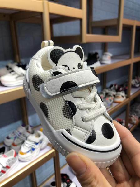 Moderne dječje tenisice s mrežicom i čičkom