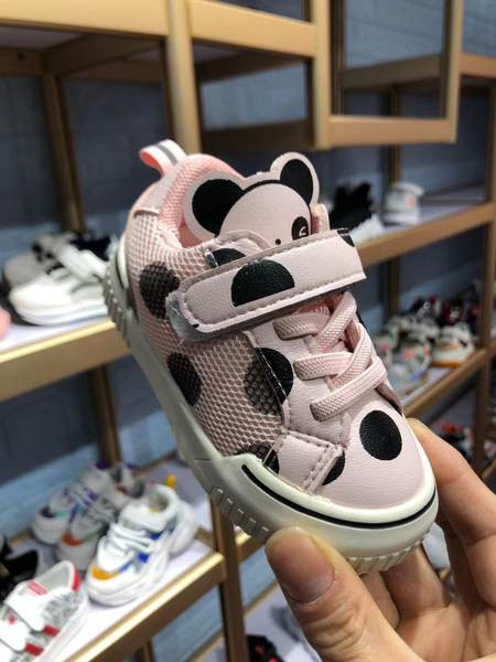 Moderne dječje tenisice s mrežicom i čičkom