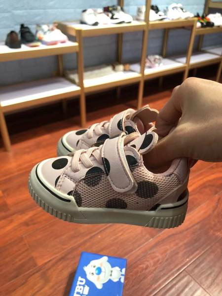 Moderne dječje tenisice s mrežicom i čičkom