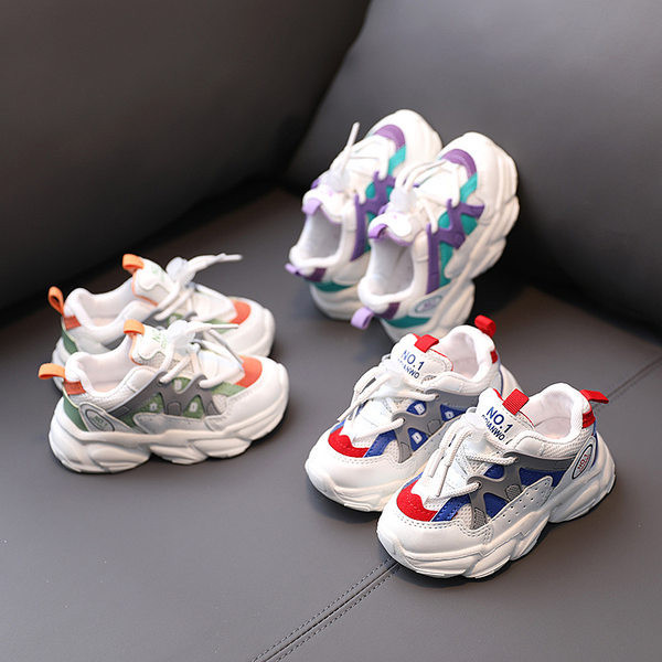 Novi model dječjih tenisica s grubim đonom i vezicama