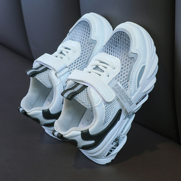 Dječje tenisice s mrežicom i naljepnicama u dvije boje