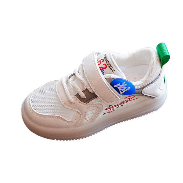 Dječje tenisice sa naljepnicama i ravnim đonom u tri boje