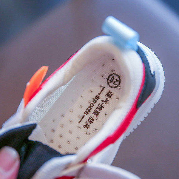 Dječje tenisice sa naljepnicama i ravnim đonom u tri boje