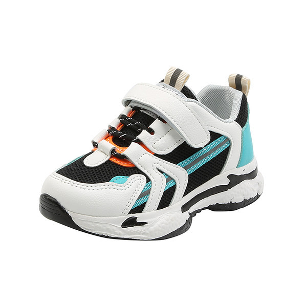 Moderne tenisice izrađene od mrežaste prozračne tkanine