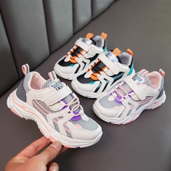 Sportske dječje tenisice s mrežicom i amblemom