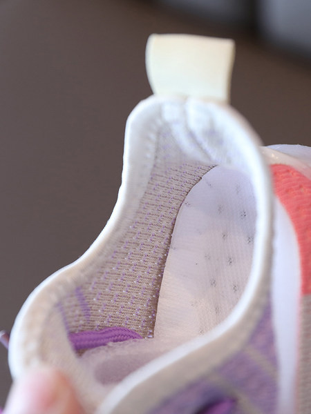 Jauns aktuālo bērnu kedu modelis meitenēm ar šņorēm un neslīdošu zoli