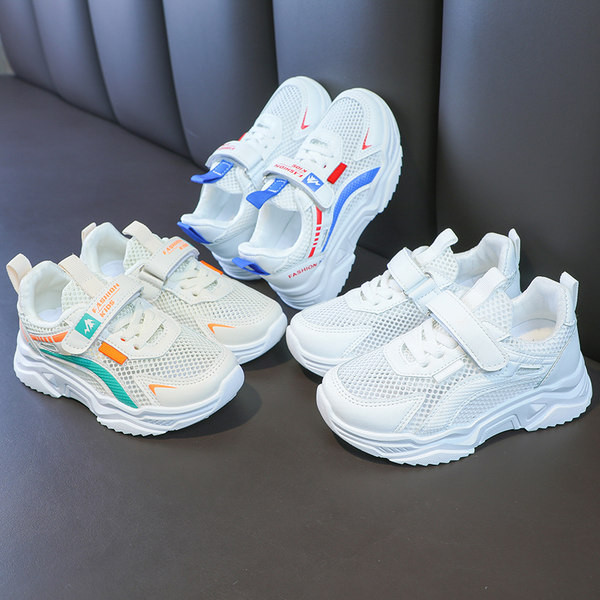 Dječje tenisice s mrežicom i naljepnicama u tri boje