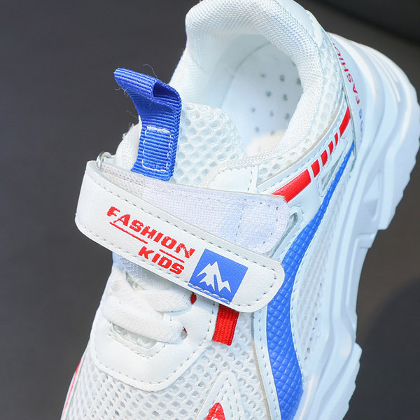 Dječje tenisice s mrežicom i naljepnicama u tri boje