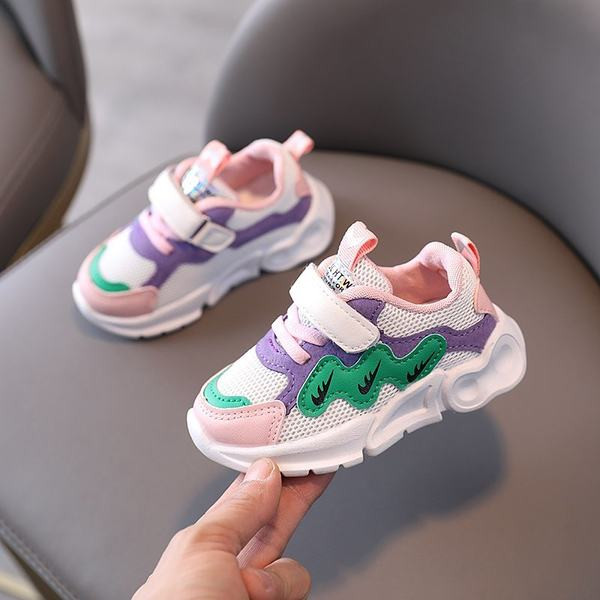 Novi model prozračnih mrežastih tenisica s grubim potplatom