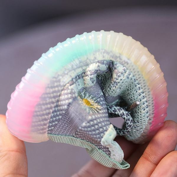 Dječje tenisice s potplatom u boji i cvjetnim vezom