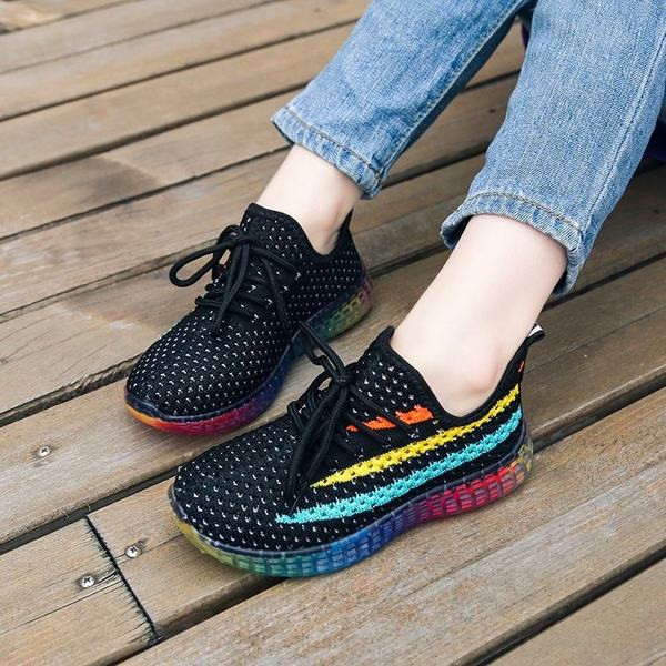 Vasaras elpojošas kedas meitenēm ar saitēm