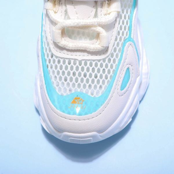 Tenisice u tri boje sa naljepnicama primjerene za djevojčice