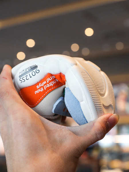 Novi model proljetnih tenisica s vezicama i čičkom