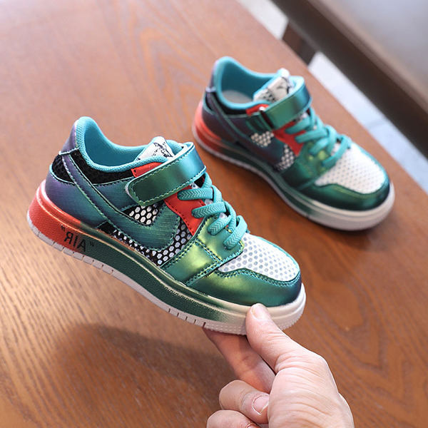 Novi model dječjih prozračnih tenisica s ravnim potplatom za djevojčice