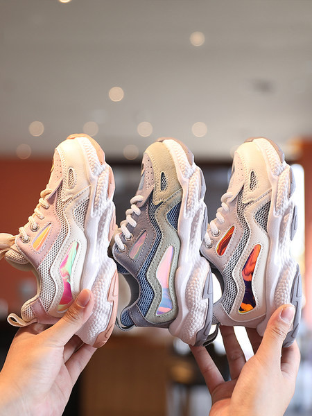 Novi model dječjih tenisica za djevojčice, primjeren za proljeće - prozračne