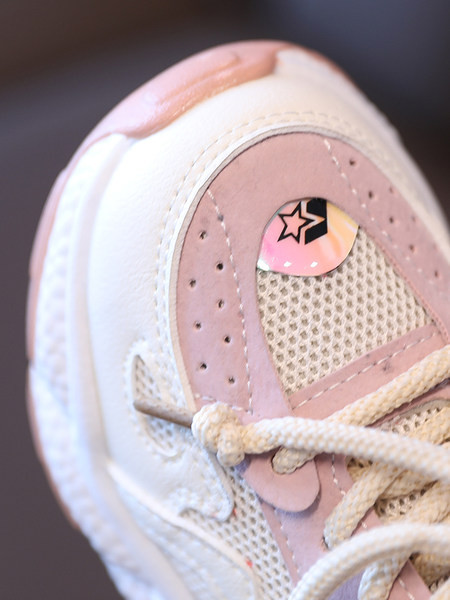 Novi model dječjih tenisica za djevojčice, primjeren za proljeće - prozračne