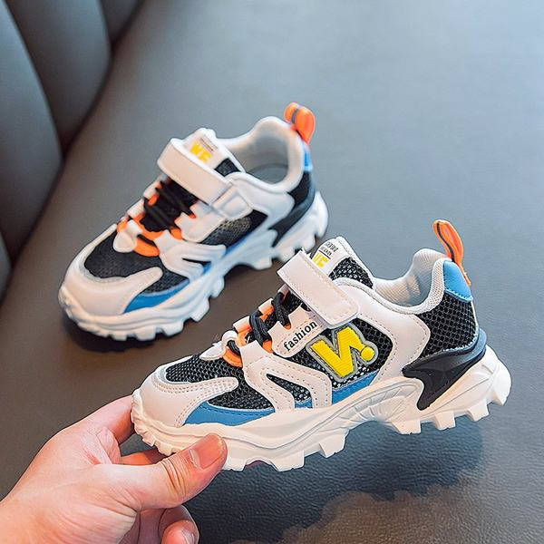 Dječje tenisice s naljepnicama i vezicama u crnoj i rozoj boji