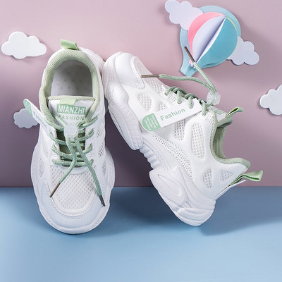 Dječje tenisice sa vezicama i natpisom za djevojčice