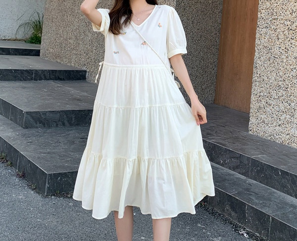 Duga haljina ženskog kroja za trudnice