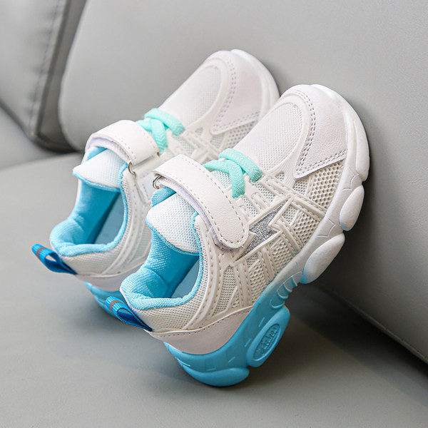 Dječje tenisice sa naljepnicama i vezicama u više boja