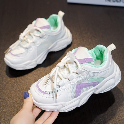 Tīkla kedas ar mežģīnēm un raupju zoli meitenēm