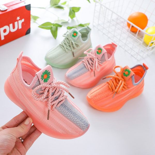 Dječje tenisice od tekstila sa cvjetnim vezom