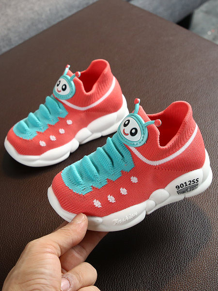 Novi model tekstilnih patika tipa sokna sa aplikacijom