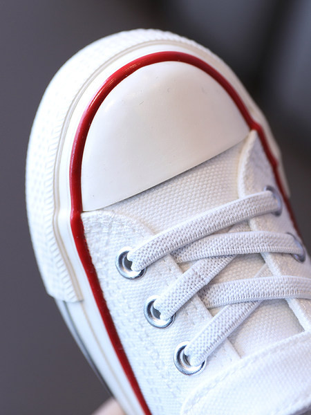 Novi model tenisica za djevojčice i dječake s vezicama i naljepnicom