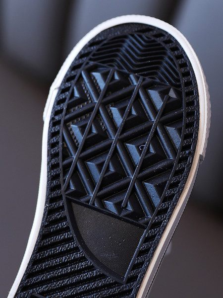 Novi model tenisica za djevojčice i dječake s vezicama i naljepnicom