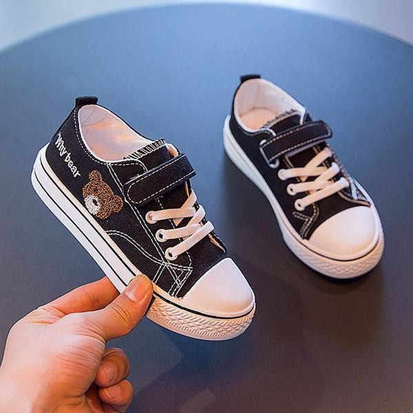 Dječje platnene tenisice s naljepnicama i vezom medvjedića