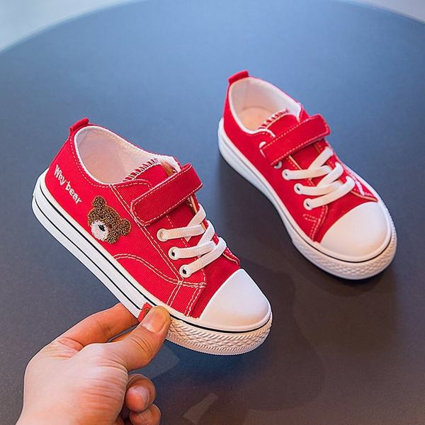 Dječje platnene tenisice s naljepnicama i vezom medvjedića