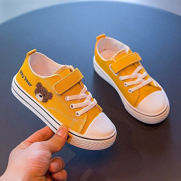 Dječje platnene tenisice s naljepnicama i vezom medvjedića