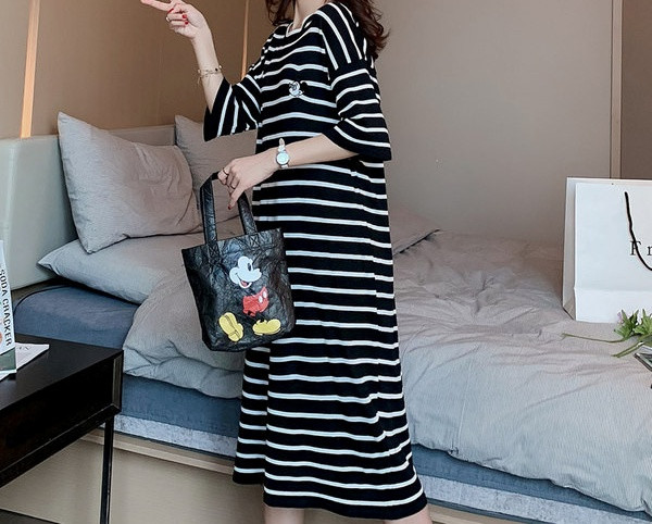 Ženska ležerna haljina na pruge za trudnice