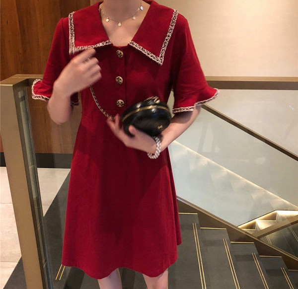 Elegantna ženska kratka haljina s gumbima za trudnice