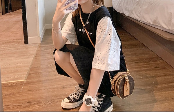 Ženska ležerna haljina ravnog modela sa natpisom za trudnice