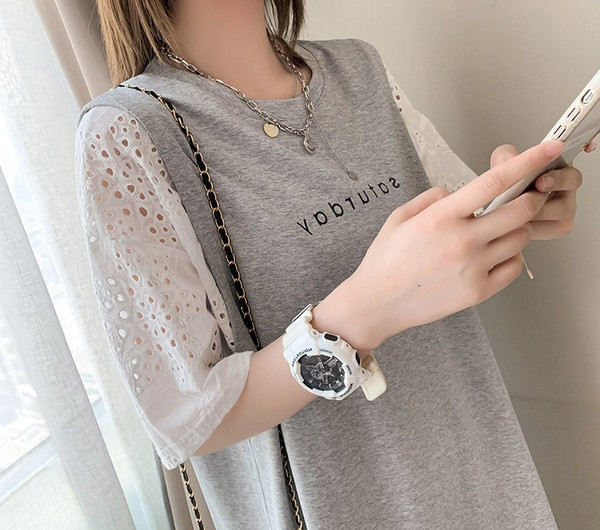 Ženska ležerna haljina ravnog modela sa natpisom za trudnice