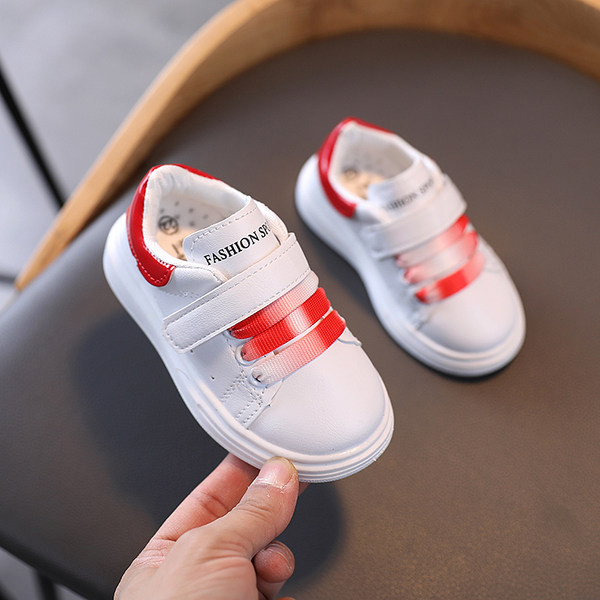 Dječje kožne tenisice s ravnim potplatom i vezicama