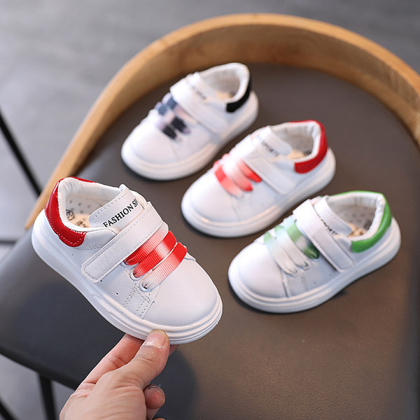 Dječje kožne tenisice s ravnim potplatom i vezicama