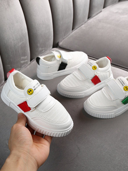 Novi model tenisica od mrežaste tkanine i čičak trake