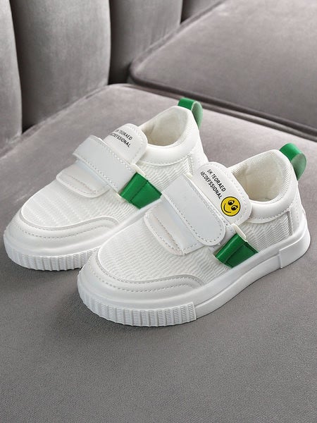 Novi model tenisica od mrežaste tkanine i čičak trake