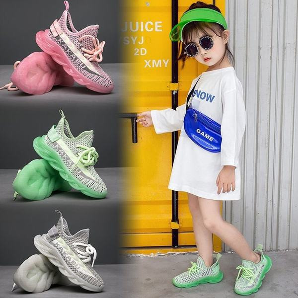 Ljetne svjetleće tenisice s vezicama od prozračne tkanine