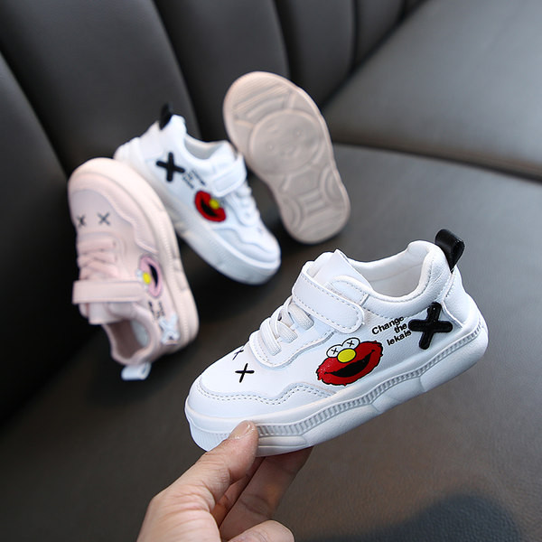 Moderne dječje tenisice s vezom u boji